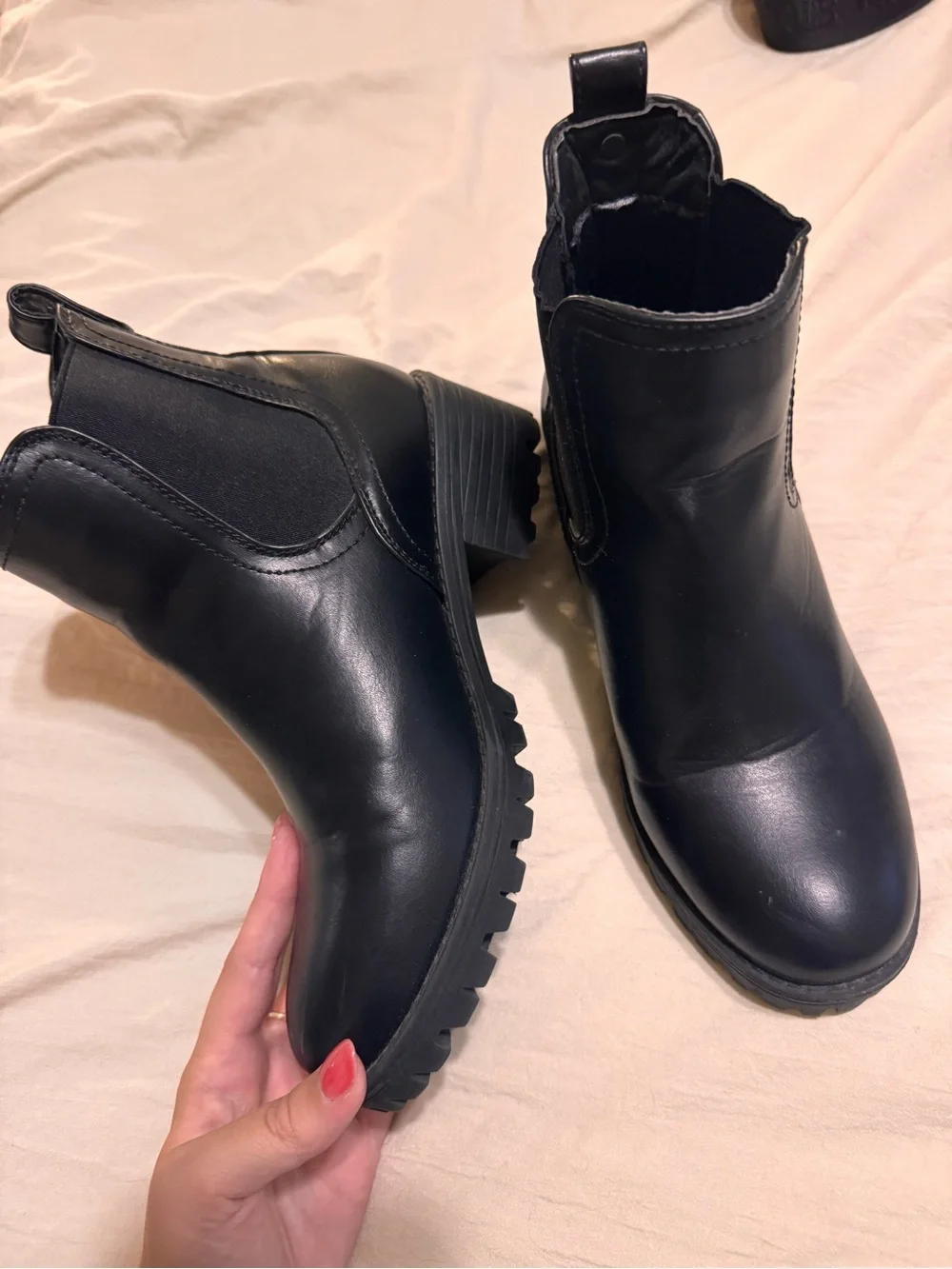 Black Women's Chelsea Ankle Boots - Sleek Pull-On Design